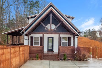 8135 WESTBOURNE DR CHARLOTTE, NC 28216